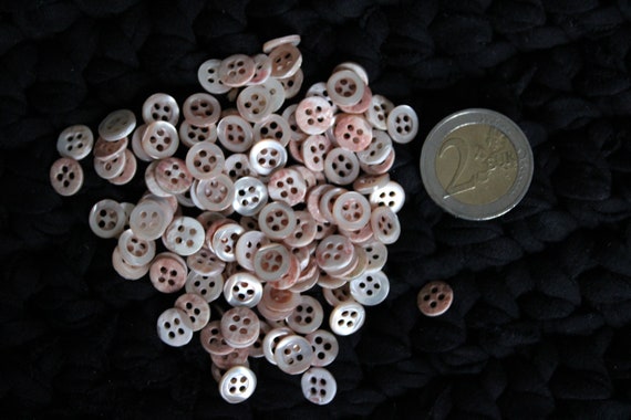M-12 Shell Mix - Vintage. Petite Mother-of-Pearl Buttons in 12+