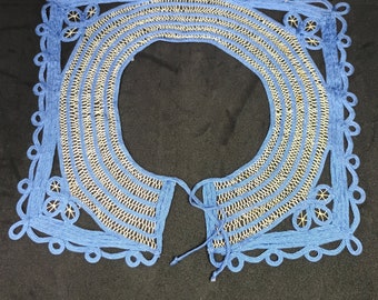 Old lace collar.