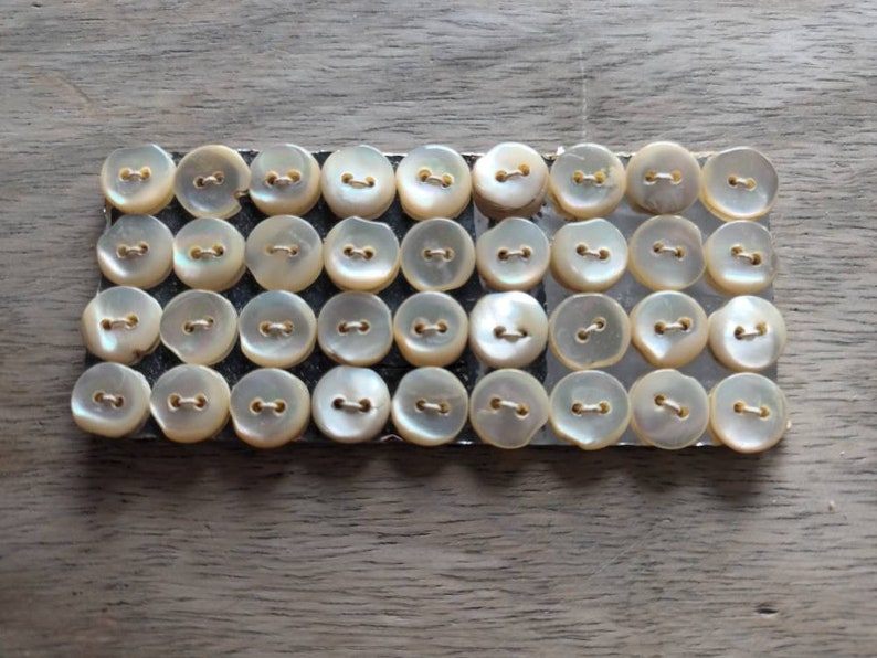 36 Small mother-of-pearl buttons, 8mm, on card, 1940's. 36 vintage small mother of pearl buttons, 027 image 4