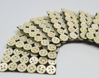 24 Small mother-of-pearl buttons, 9mm, on card, 1940's. 24 vintage small mother of pearl buttons, 0"35 inch