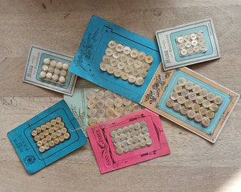 Petits boutons de  nacre,sur carte, 1940's. vintage small mother of pearl buttons,