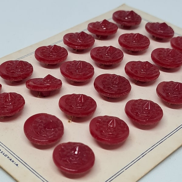 Ancienne carton de 24 boutons en verres superbes de couleur rouge