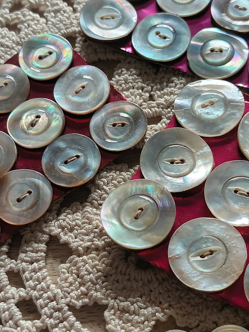 Cates of buttons in real blue mother-of-pearl, mm, on card, 1940's.mother of pearl buttons, image 2