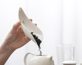 Delightful Ceramics White Porcelain Tea Scoop Tea Accessory Kungfu Tea Holder