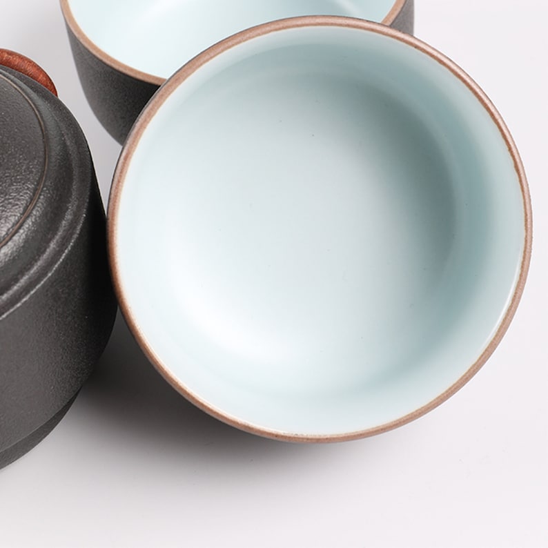 Entzückendes tragbares Kungfu-Teeset aus schwarzer Keramik, Teekanne, Tassen, Reise-Teeset Bild 7