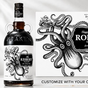 Puede incluir: Una botella de ron especiado negro The Kraken con una etiqueta blanca personalizada que presenta una ilustración en tinta negra de un pulpo gigante y un velero. La etiqueta incluye el texto Happy Birthday ROBERT May 27, 2021 y Love, Jenny & Kai.