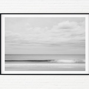 Blanco y negro Minimalista Waves Beach House A4 Print / Ocean Landscape Photography A3 A2 Wall Art / Coastal Scenery New Zealand Home Decor