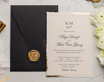 Invito a nozze in lamina d'oro con sigillo in ceralacca personalizzato dal design minimalista invito nero dal design unico
