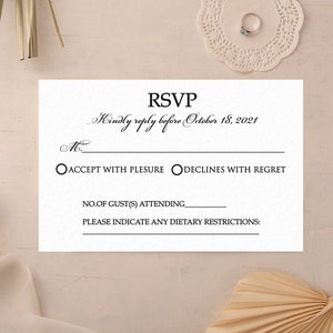 Gedruckte RSVP Karte und Umschlag