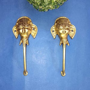 Paire de poignées de porte de maison Tribal Ganesha Design | Quincaillerie de poignées de porte éléphant religieuse en laiton OGL2