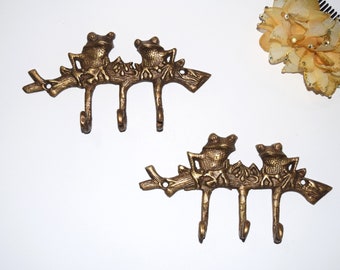Classic Frog Artistic Trio Wall Mount Hooks Toad Friends on Bamboo