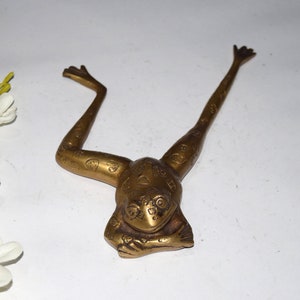 Frog Statue | Handcrafted Amphibian Theme Sculpture | Brass Paperweight