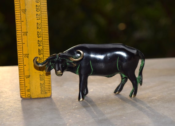 インド水牛の彫刻 | 真鍮製ハンドメイドコーナーテーブルショーピース