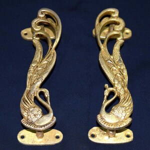 Dörrhandtag med påfågelmotiv, 18 cm | Dörrhandtag i mässing med påfågelmotiv | Dörrtillbehör