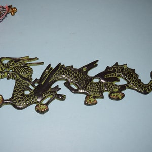 Escultura decorativa de pared de dragón galés chino &#39;&#39;sin ganchos&#39;&#39; / Monstruo legendario para colgar en la pared, amuleto aterrador para dormitorio / Peso: 500 gramos aprox.