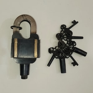 Messing puzzeldeurslot | Handwerk Tricky hangslot met 06 sleutels | Volledig functioneel vintage thema lastig slot