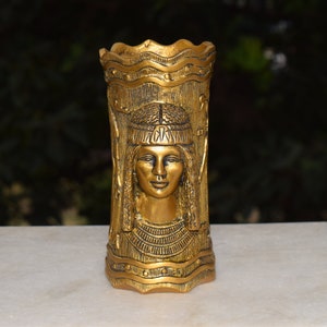Pennhållare i mässing med egyptisk damkonst, blomkruka | Pennställ i egyptiskt tema, skrivbordsorganisatör | Vikt - 2 250 kg, ca. 0,6 l/100 g