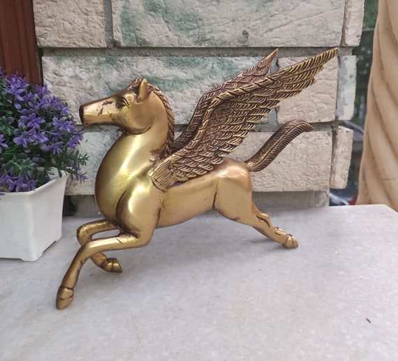 金色の翼のある馬の彫刻レトロケース付きペガサス