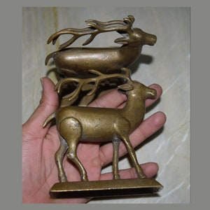 Set di 02 statua di renna / tavolo da scrivania in ottone Showpiece Card Holder