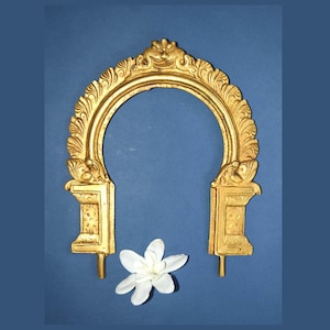 Ethnic Brass Lion Design Prabhaval Frame | Kirtimukha Yali Wall Hanging Décor | Indian Home Decorative Furnish
