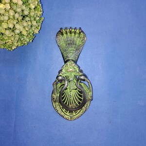 Batacchio per porta Vishnu Sheshanaga / Campanello in ottone con design a serpente / Yali con campanello con doppio design a pavone