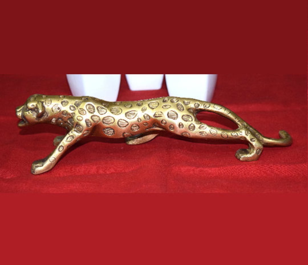 Cheetah Statue Wild Animal Theme Sculpture Office Desk Table Showpiece