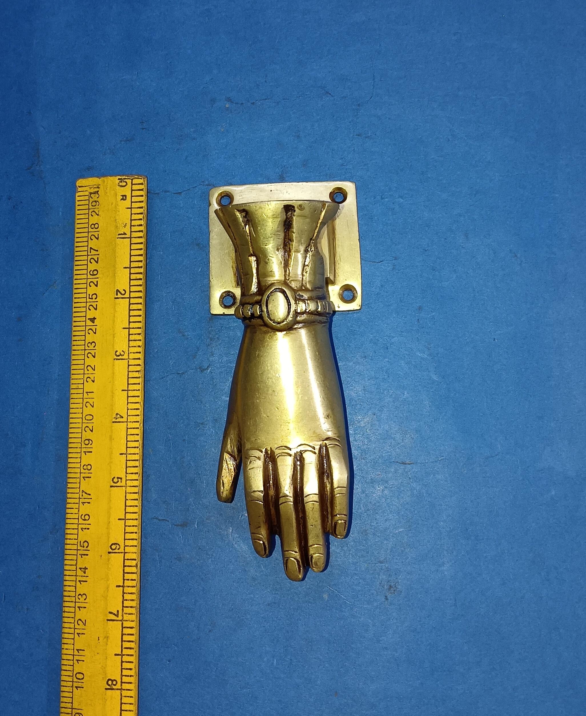 若い女性の手真鍮ドアノッカー | エジプト女王の手の形をした