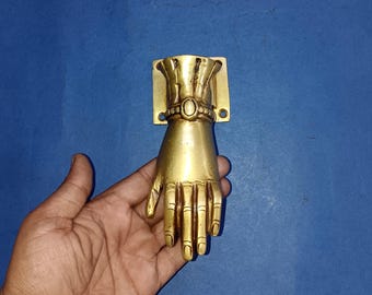 若い女性の手真鍮ドアノッカー | エジプト女王の手の形をした