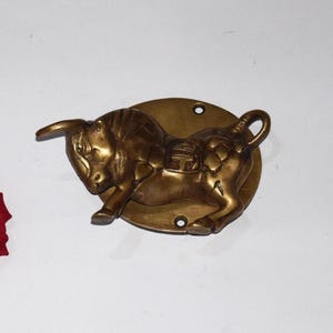 Design-Türklopfer Kampfstier | Messing Metall Tier Design Grundplatte Türklingel Hardware OGL2