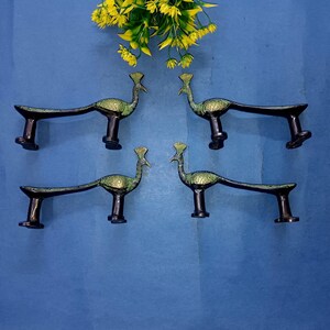 Stojąca klamka do drzwi z motywem pawia | Mosiężny uchwyt do szafki z motywem ptaków (2 pary – 4 sztuki)