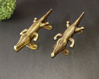 River Alligator Shape Front Door Handle | Lacquered Brass Reptile Theme Door Decorative Pull Set