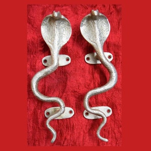 8.5&#39;&#39; Inches Snake Shape Door Pull In Silver Color | Brass Cobra Reptiles Almirah Handle Puller | Total Weight- 280 x 2 = 560 Grams Approx.