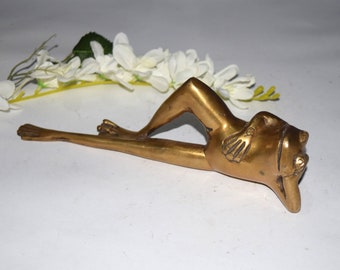 Vintage Brass Frog Statue | Handmade Chilling Frog Sculpture | Coolest Gifts | Table Showpiece Paperweight
