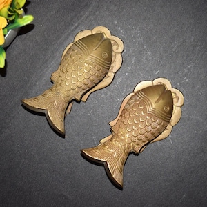 Graffetta in ottone fish design / Chiusura con piastra in ottone di design / Set di 02 pezzi