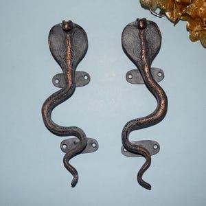Set di maniglie per armadietti da 8,5 pollici con design a cobra / Maniglia per porta in ottone a tema serpente e rettile KWB