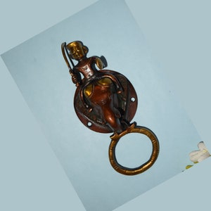 象の戦士の真鍮製ドアノッカー | ロイヤルソルジャードアベルリングゲート仕上げ | 丸型ベースハードウェアアクセサリー