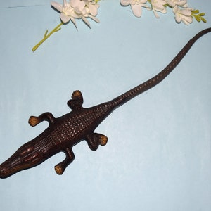 Brass Crocodile Shape Paperweight | Alligator Table Décor Statue | Desktop Accessory