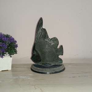Antiek beeldhouwwerk Dory Fish | Messing pronkstuk visdesign | Hoektafeldecoratie