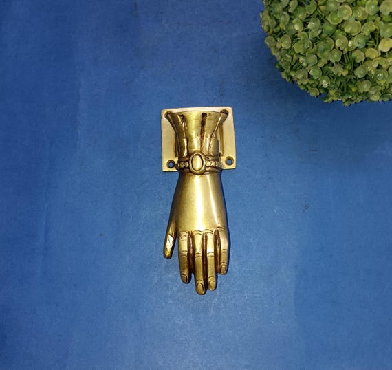 若い女性の手真鍮ドアノッカー | エジプト女王の手の形をした