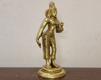 スバドラ・デヴィ像 | 真鍮製チトラ女神像 | クラシックテーマのホーム