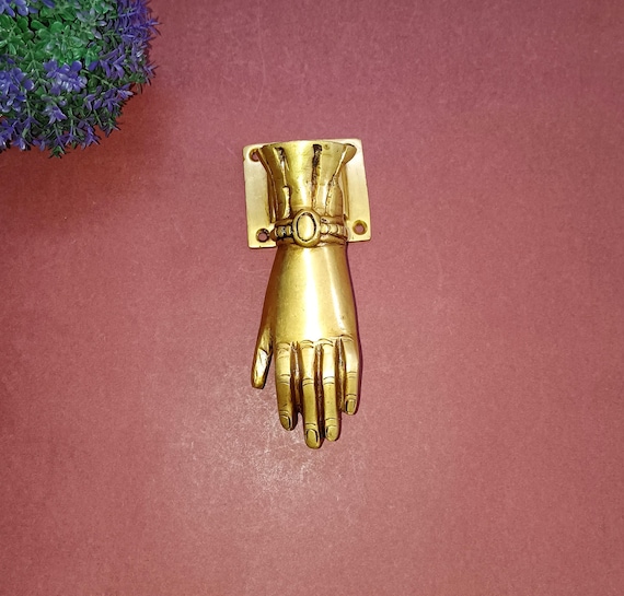 若い女性の手真鍮ドアノッカー | エジプト女王の手の形をした