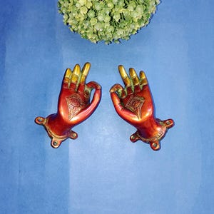 ヨガムドラデザイン ドアプル | 真鍮製 レディハンドシェイプ キャビネットノブ ペア