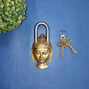 Candado de Buda con acabado de latón y llaves / Candado de estilo antiguo con cara de señor / Seguridad decorativa para puerta