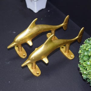 泳ぐイルカのデザインのドアハンドル | 真鍮製の海の生き物のドアプラー2個セット KWB
