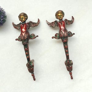 小さな空飛ぶ天使のデザインのドアプラーセット | 真鍮製の翼を持つギリシャの少女のドアハンドルペア メインゲートの装飾 KWB