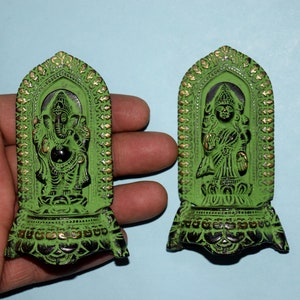 Statua creativa in ottone di Lakshmi Ganesha / Sculture di culto indù / Peso totale: 175 X 2 = 350 grammi circa.
