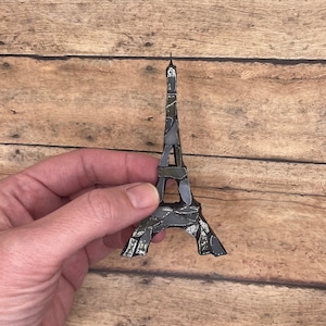 エッフェル塔のステンドグラスモザイク（マグネットまたはオーナメント）