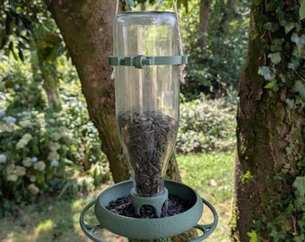 Hängender Vogelfutterspender zum Aufschrauben auf eine Standard-Glasflasche T048, in sich geschlossen, runde Form, umweltfreundliches Recycling-Design "Le Silo"