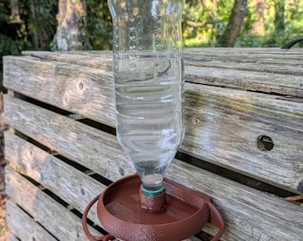 Wandmontierter Vogelfutterspender für Wasser- oder Limonadenflaschen, aus Schraubkunststoff, selbsttragend, rund, designorientiert und umweltfreundlich, die 3D-Oase