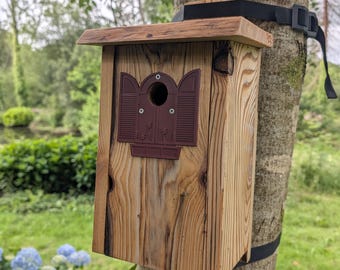 Dekorative Schutzplatte für Einfluglöcher von Meisennistkästen, Schutz vor Fressfeinden in Form eines Fensterladens Ø28-32-34